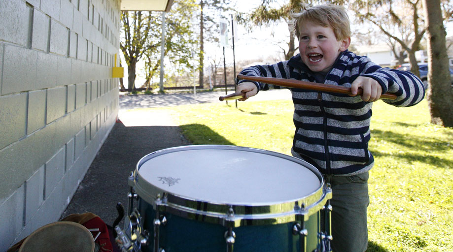 Child on the snare drum